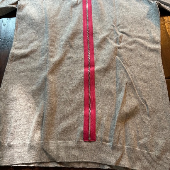 Banana Republic Gray Sweater with Pink Accent - Picture 6 of 6